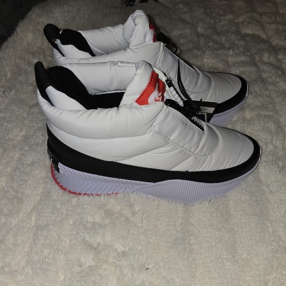 Sorel Women's Out 'N About Puffy Zip Waterproof Boot - Picture 4 of 10